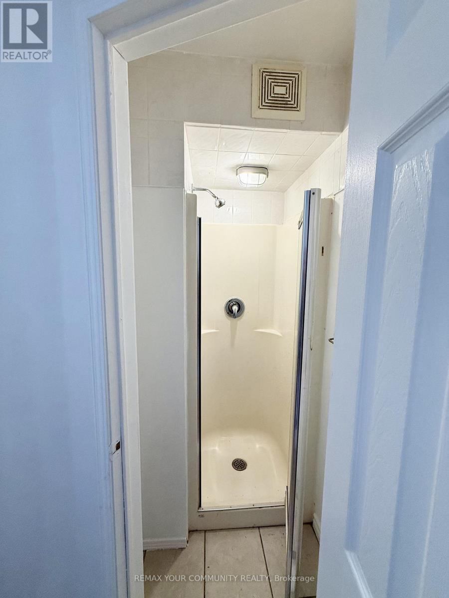 UPPER - 17 REGATTA CRESCENT, Toronto (Newtonbrook West), Ontario, M2R2X7 — Photo 6