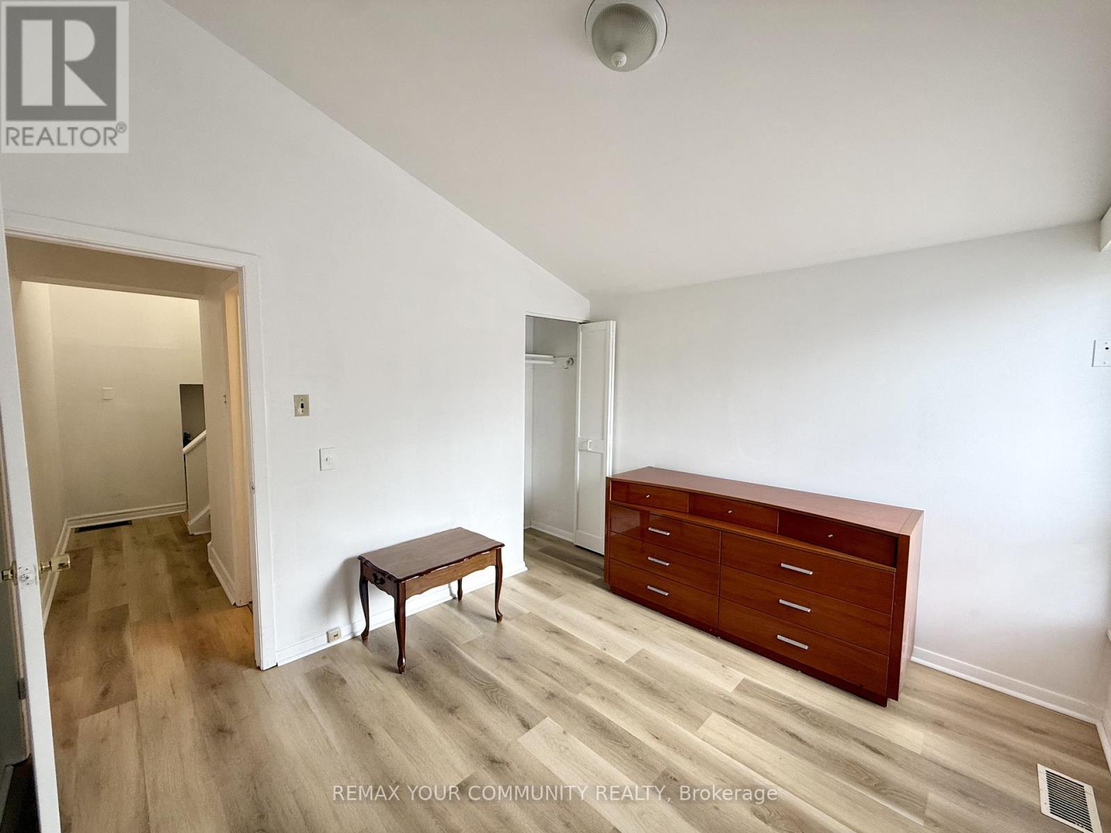 UPPER - 17 REGATTA CRESCENT, Toronto (Newtonbrook West), Ontario, M2R2X7 — Photo 9