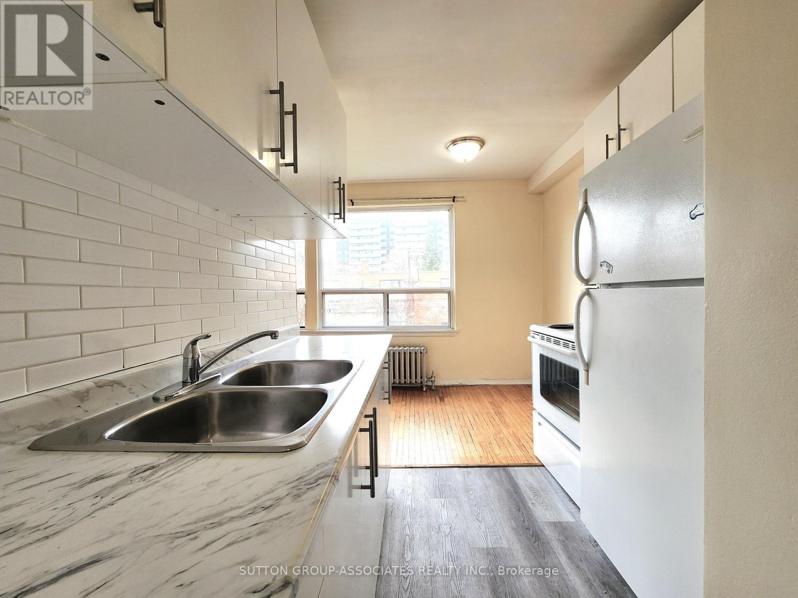 301 - 3 GREENBROOK DRIVE, Toronto (Beechborough-Greenbrook), Ontario, M6M2J8 — Photo 3