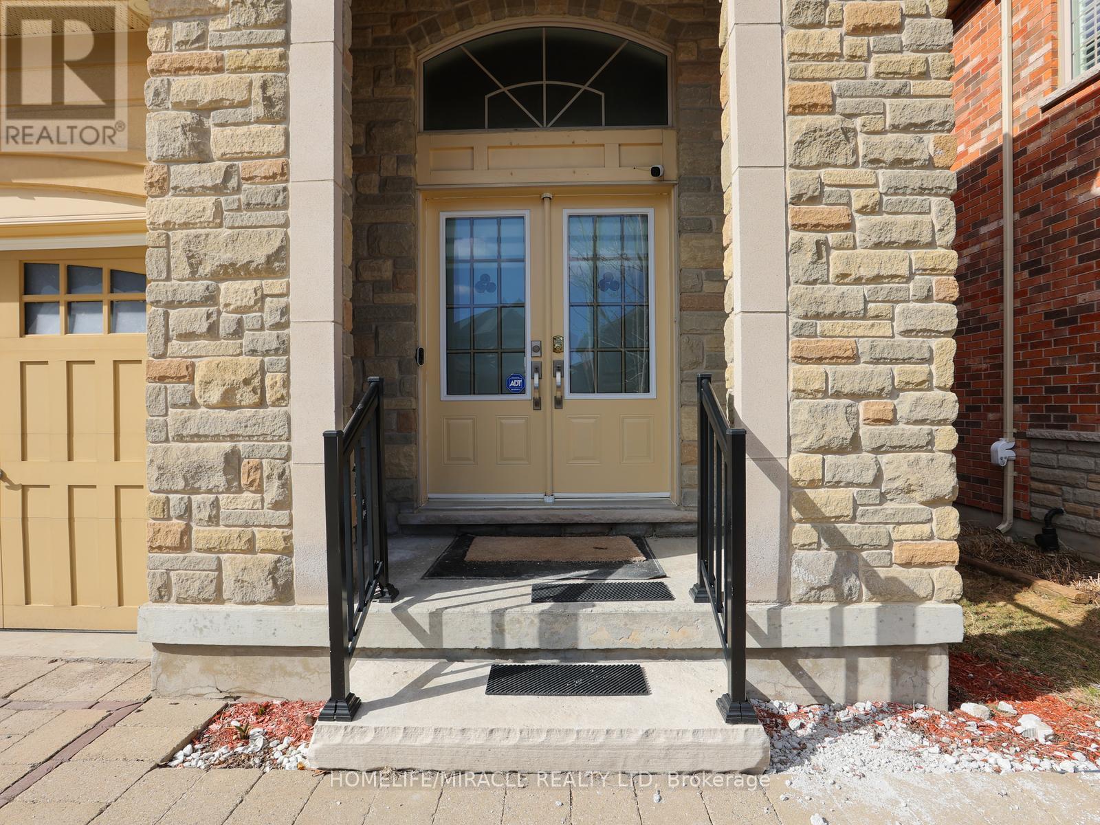 584 PINERY TRAIL, Waterloo, Ontario, N2V2Y3 — Photo 4