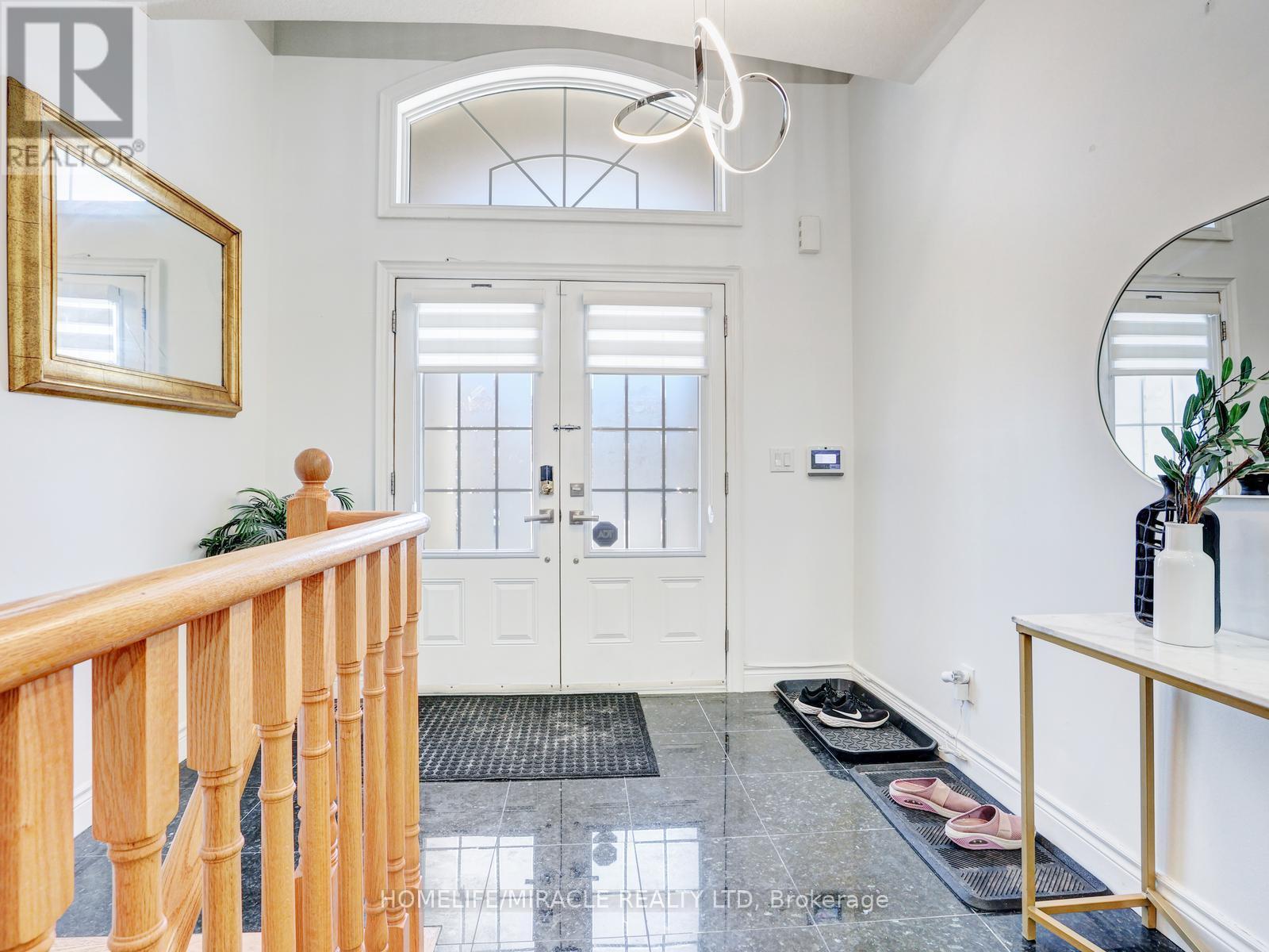 584 PINERY TRAIL, Waterloo, Ontario, N2V2Y3 — Photo 5