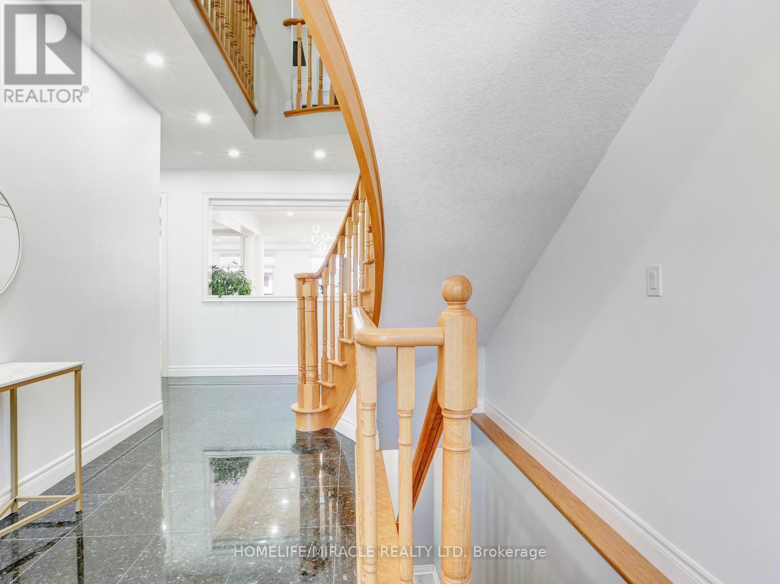 584 PINERY TRAIL, Waterloo, Ontario, N2V2Y3 — Photo 6