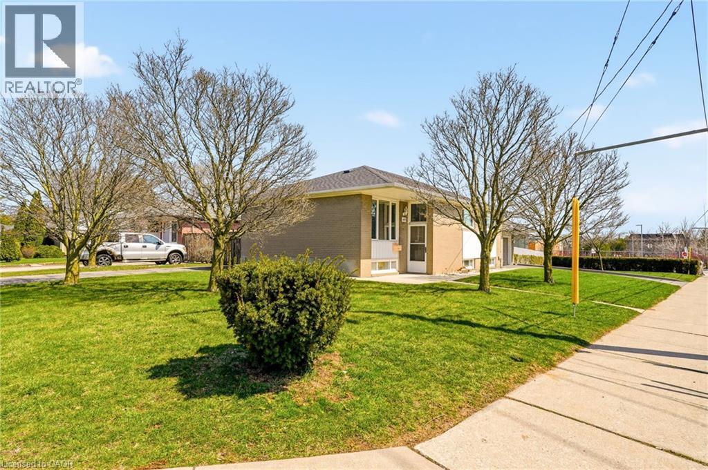 491 WARMINSTER Drive, Oakville, Ontario, L6L4N4 — Photo 3