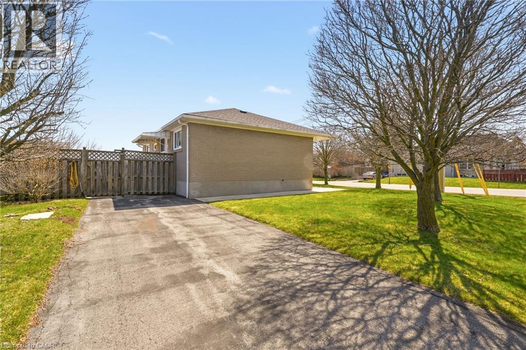 491 WARMINSTER Drive, Oakville, Ontario, L6L4N4 — Photo 4