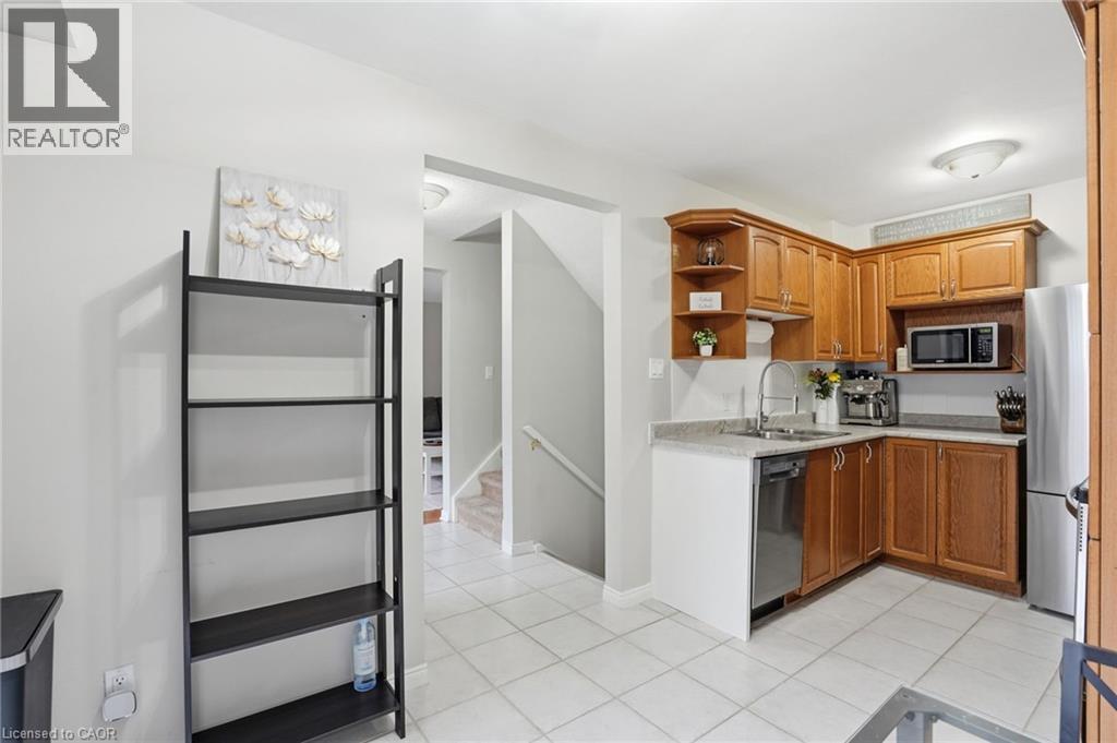 914 MOHAWK Road Unit# 7, Hamilton, Ontario, L8T2R8 — Photo 11