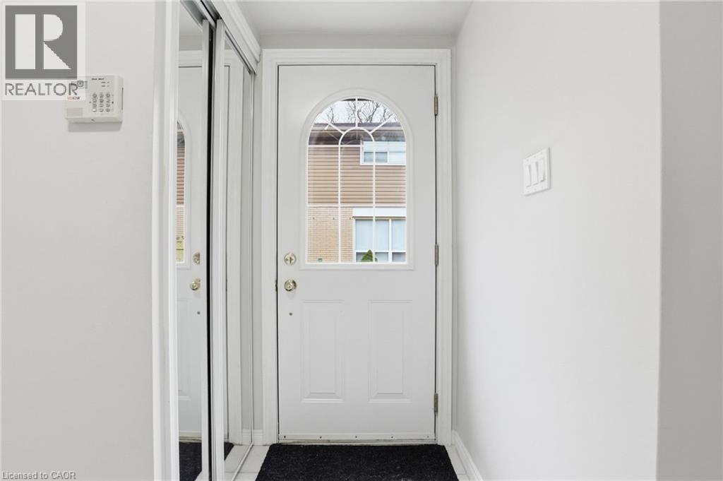 914 MOHAWK Road Unit# 7, Hamilton, Ontario, L8T2R8 — Photo 5