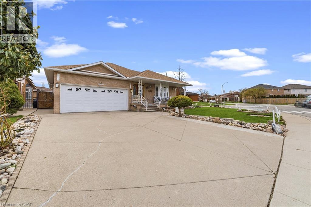 546 DICENZO Drive, Hamilton, Ontario, L9C2C3 — Photo 2