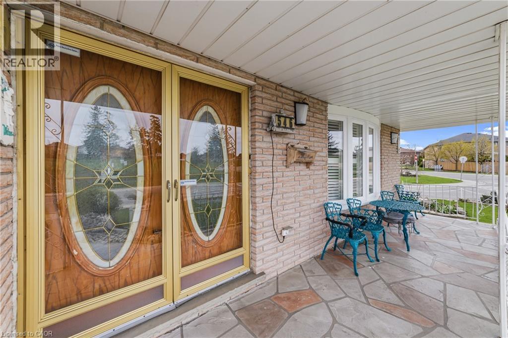 546 DICENZO Drive, Hamilton, Ontario, L9C2C3 — Photo 4