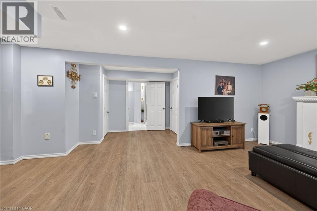 210 COLUMBIA Drive, Hamilton, Ontario, L9C3Y6 — Photo 34