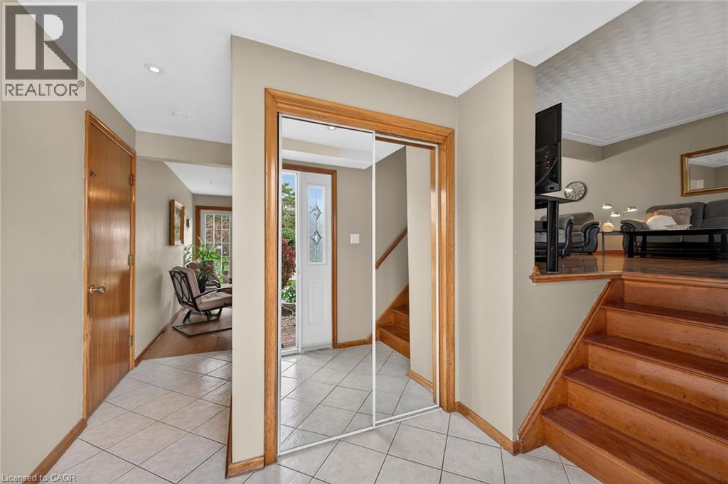 210 COLUMBIA Drive, Hamilton, Ontario, L9C3Y6 — Photo 7