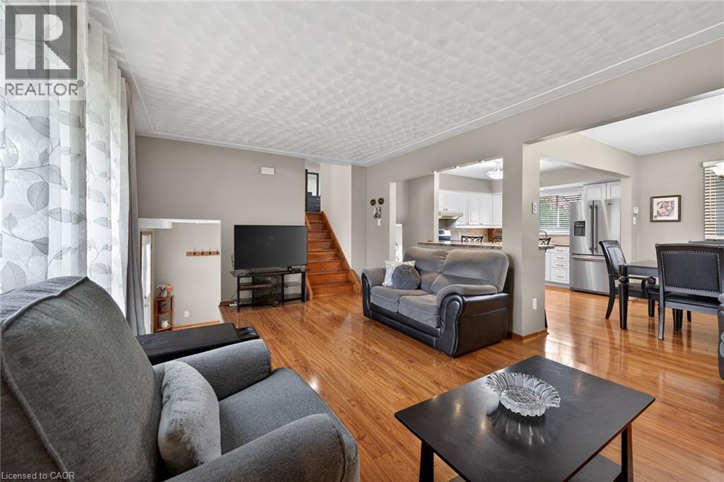 210 COLUMBIA Drive, Hamilton, Ontario, L9C3Y6 — Photo 8