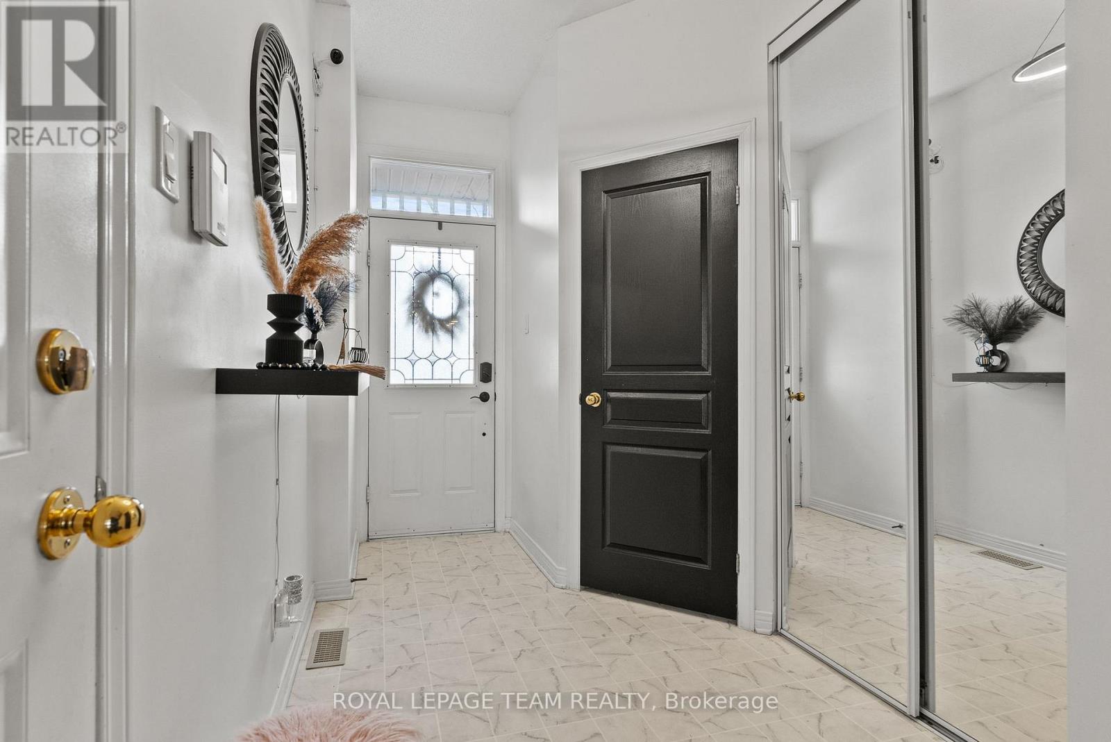 5 MILNER DOWNS CRESCENT, Ottawa, Ontario, K2M2S6 — Photo 4