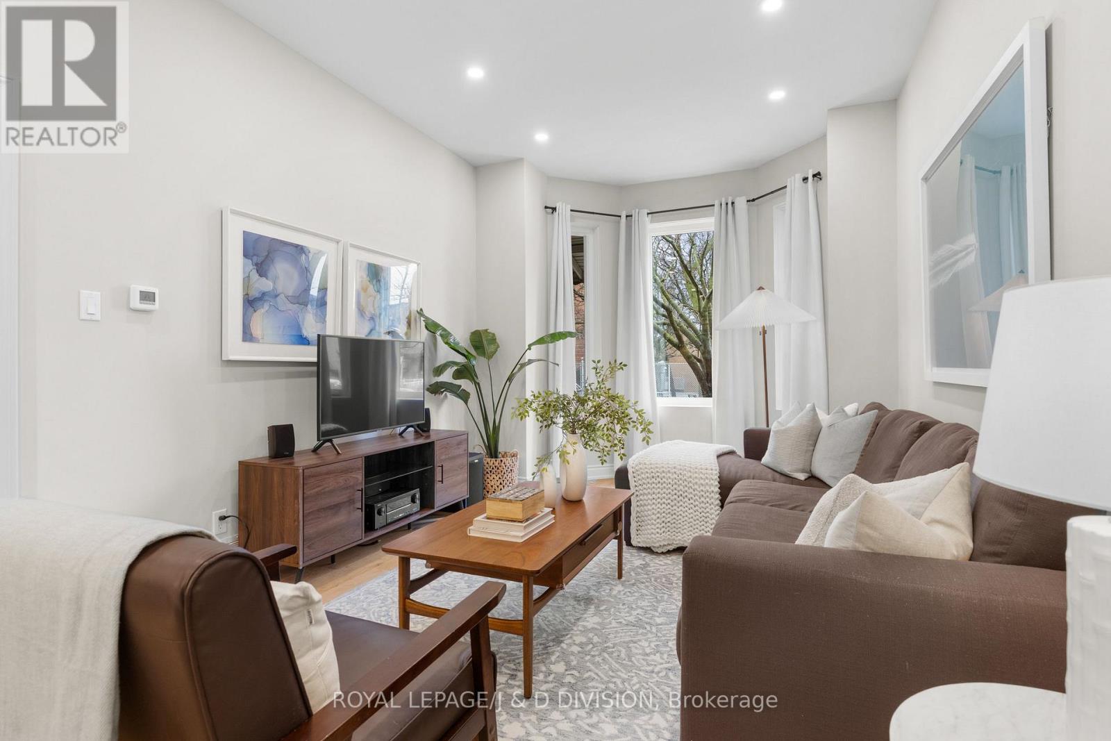 28 ARGYLE STREET, Toronto (Trinity-Bellwoods), Ontario, M6J1N4 — Photo 2