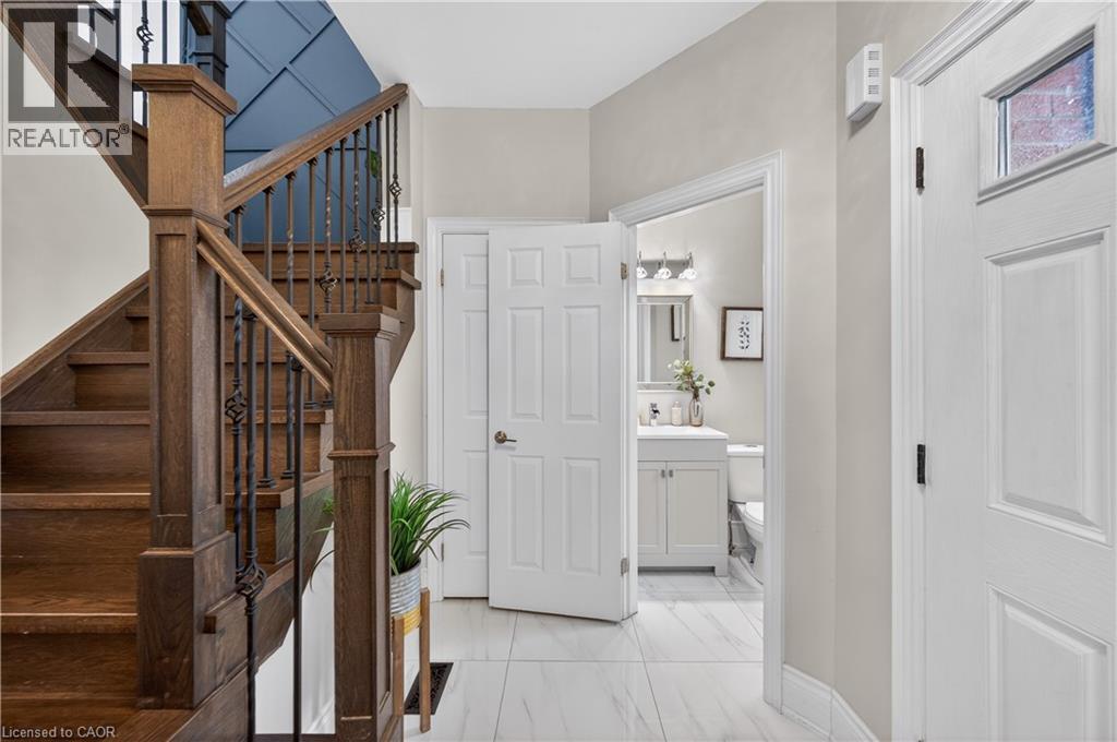 122 HOLLYBUSH Drive, Hamilton, Ontario, L8B0P1 — Photo 5