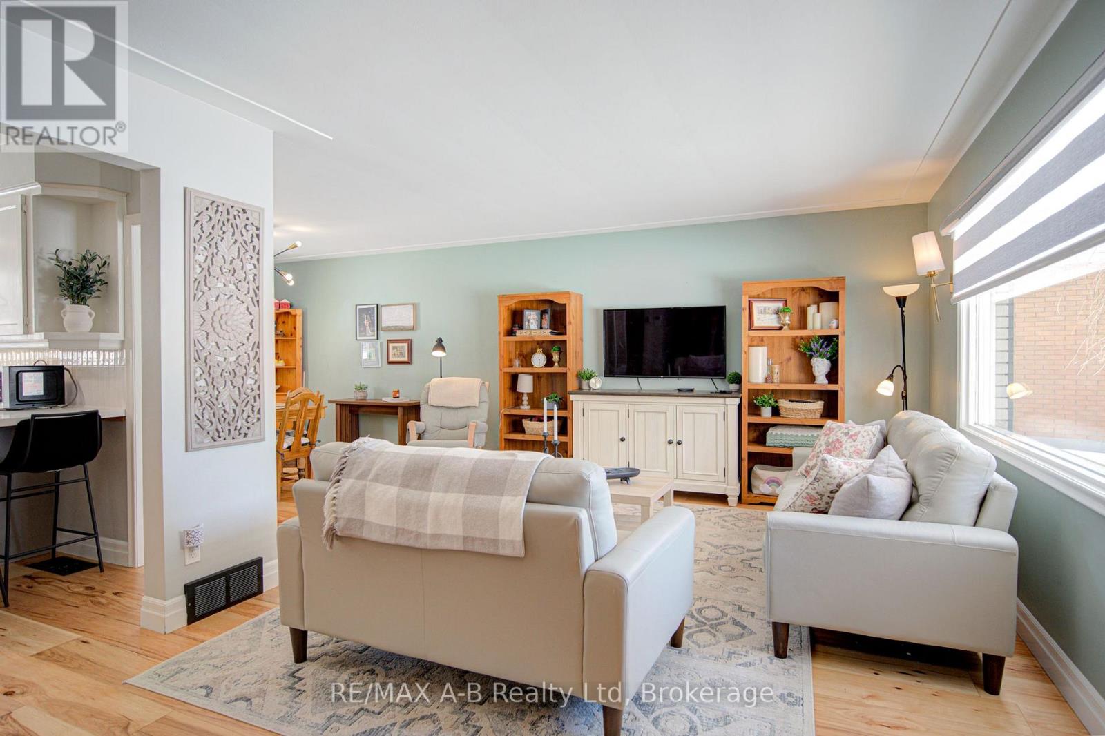 19 LINTON PLACE, Kitchener, Ontario, N2B2K1 — Photo 8