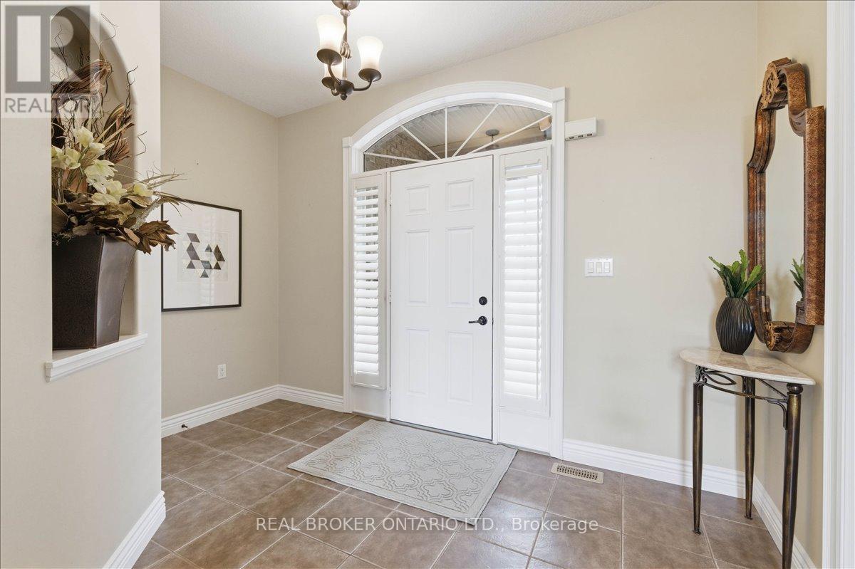 220 JOSEPH SCHOERG CRESCENT, Kitchener, Ontario, N2P2T4 — Photo 4