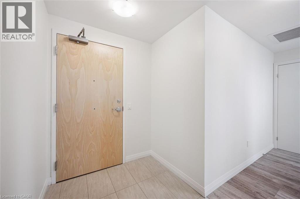 60 CHARLES Street W Unit# 1902, Kitchener, Ontario, N2G0C9 — Photo 8