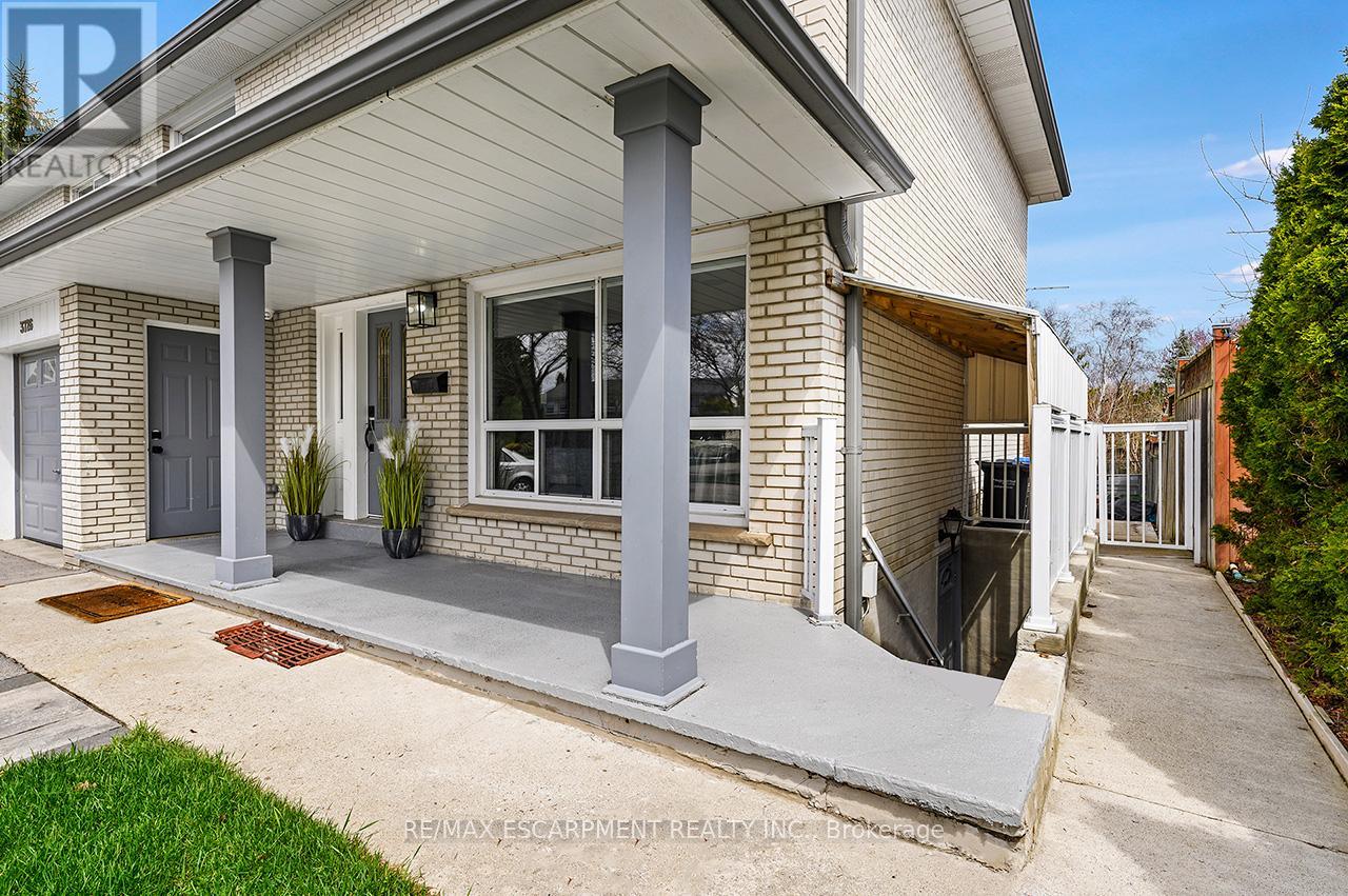 3726 HOLDEN CRESCENT, Mississauga (Mississauga Valleys), Ontario, L5A2V8 — Photo 3