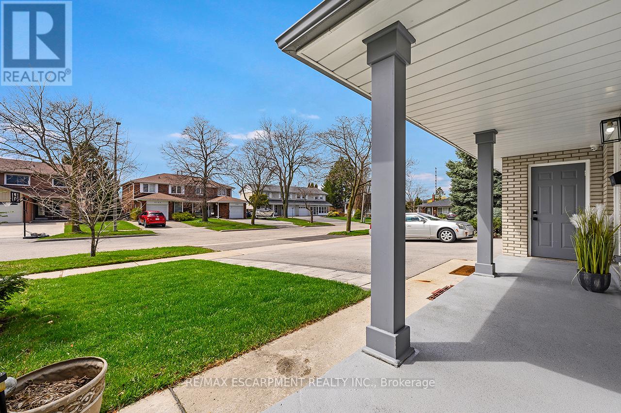 3726 HOLDEN CRESCENT, Mississauga (Mississauga Valleys), Ontario, L5A2V8 — Photo 4