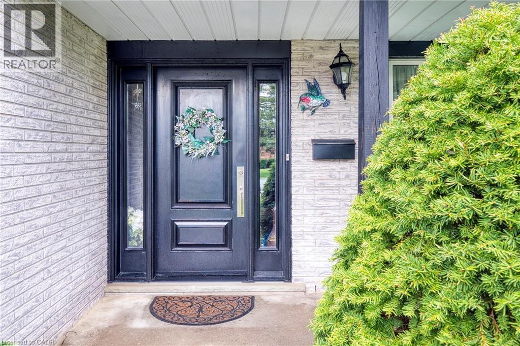 108 QUEENSWAY Drive, St. Jacobs, Ontario, N0B2N0 — Photo 4