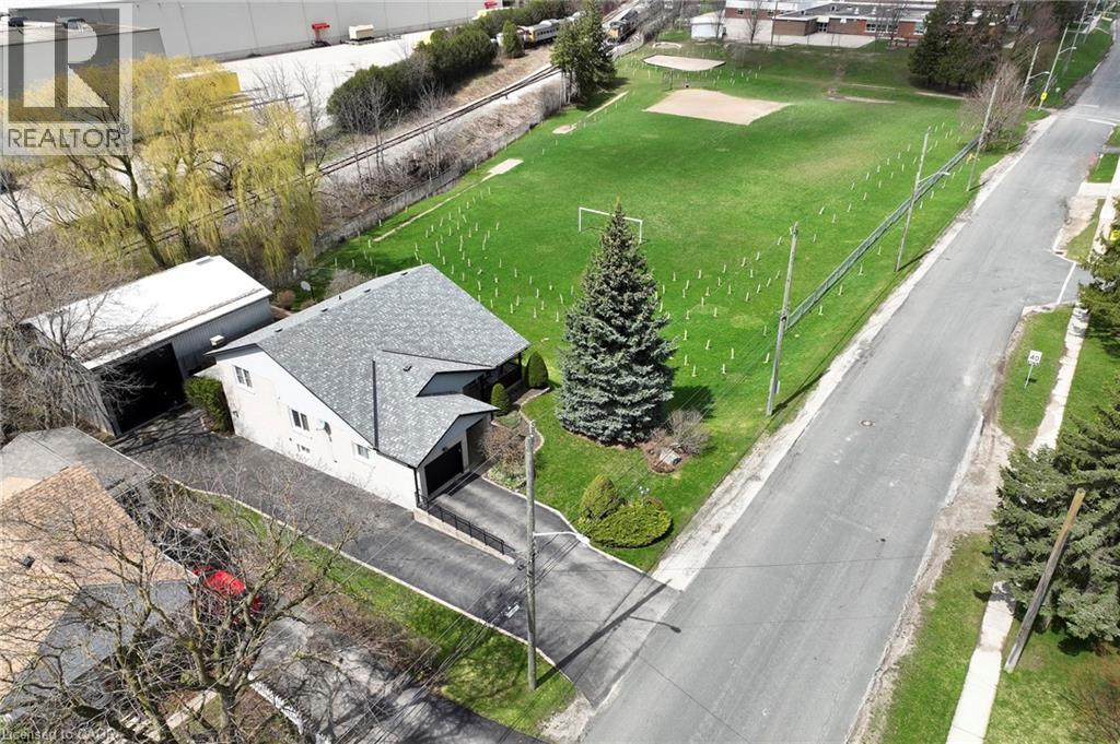 108 QUEENSWAY Drive, St. Jacobs, Ontario, N0B2N0 — Photo 47