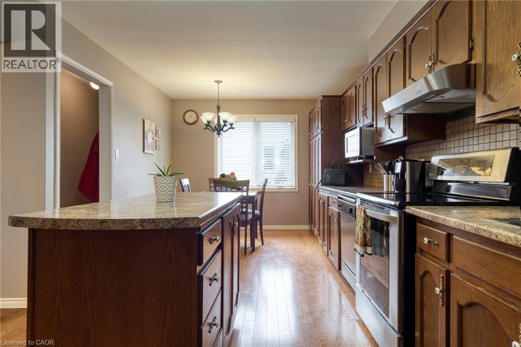 108 QUEENSWAY Drive, St. Jacobs, Ontario, N0B2N0 — Photo 8