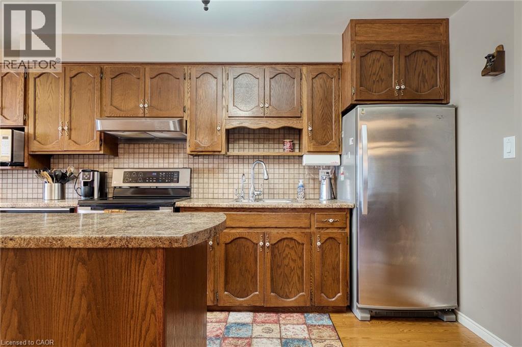 108 QUEENSWAY Drive, St. Jacobs, Ontario, N0B2N0 — Photo 9
