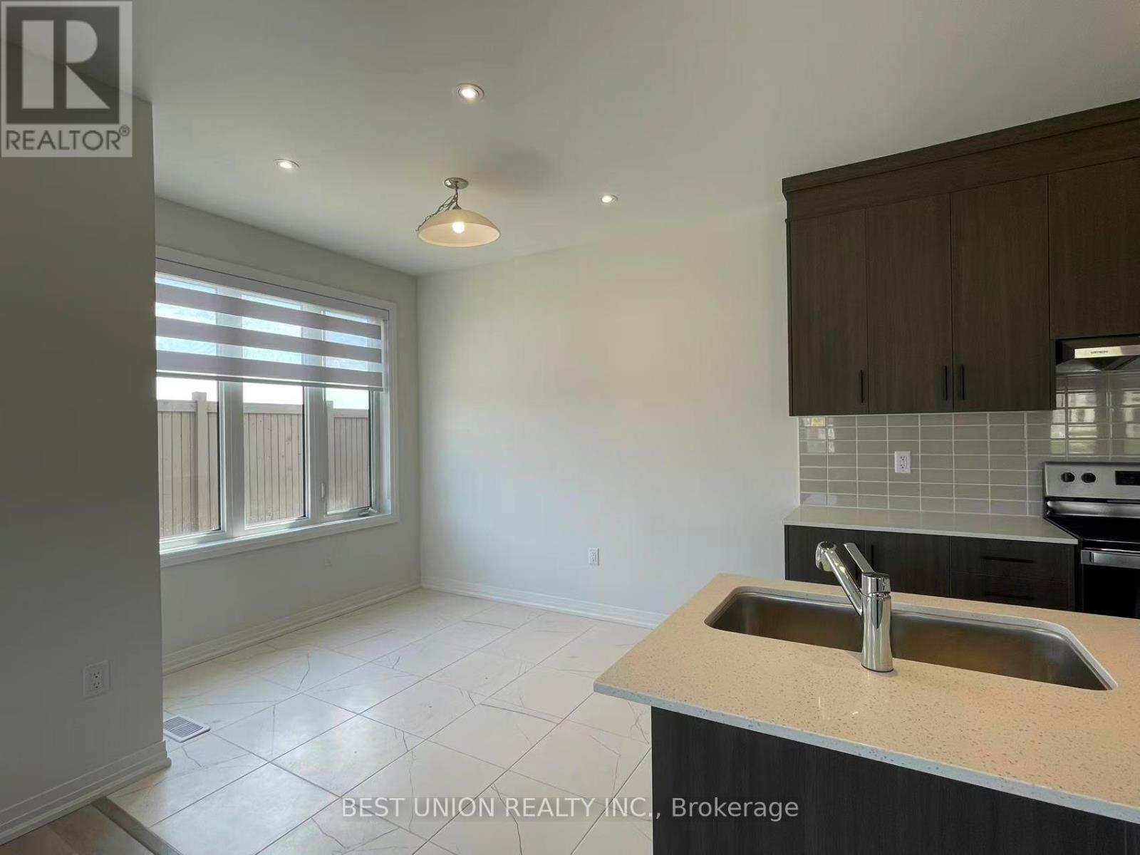 70 TIPP DRIVE, Richmond Hill, Ontario, L4E1J3 — Photo 12