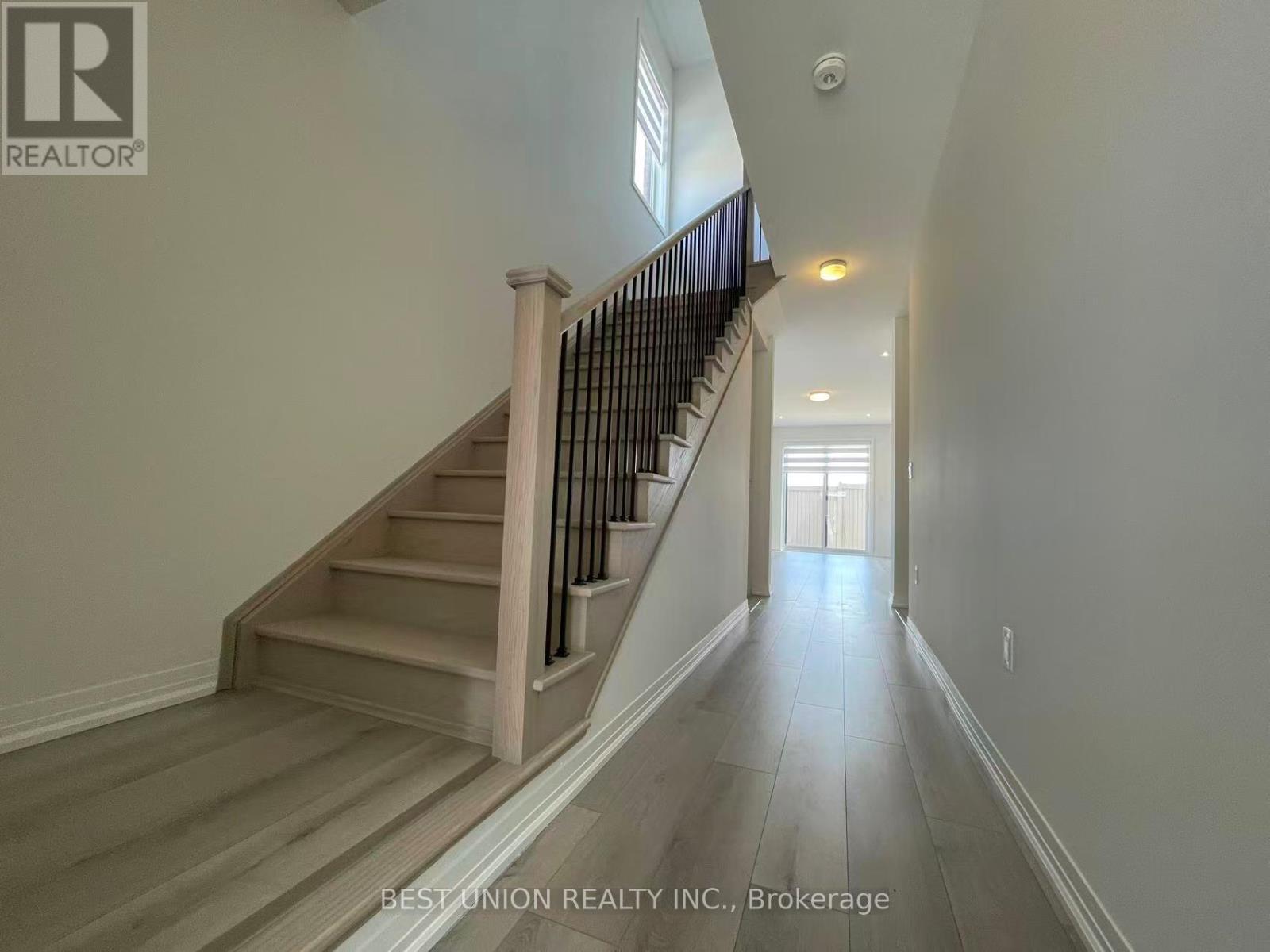 70 TIPP DRIVE, Richmond Hill, Ontario, L4E1J3 — Photo 4