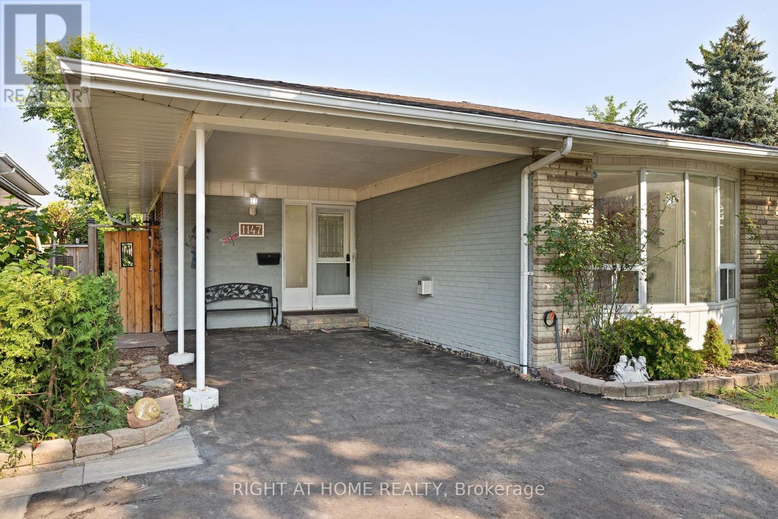 1147 SATURNIA CRESCENT, Mississauga (Applewood), Ontario, L4Y2M2 — Photo 2