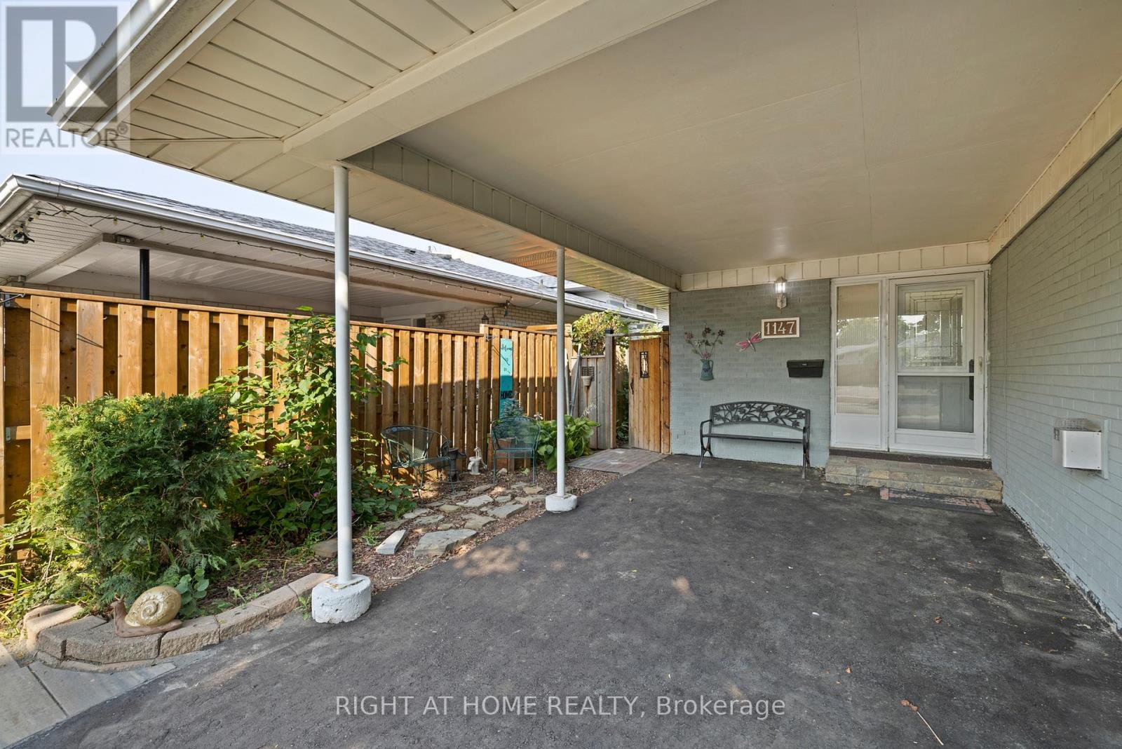 1147 SATURNIA CRESCENT, Mississauga (Applewood), Ontario, L4Y2M2 — Photo 4