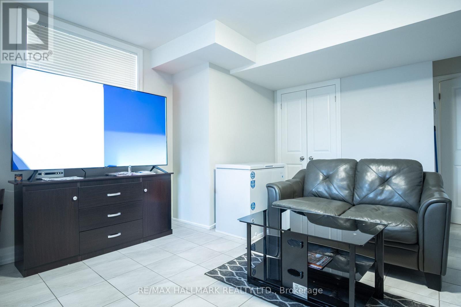 2 - 35 ROBERTA DRIVE, Toronto (Englemount-Lawrence), Ontario, M6A2J6 — Photo 2