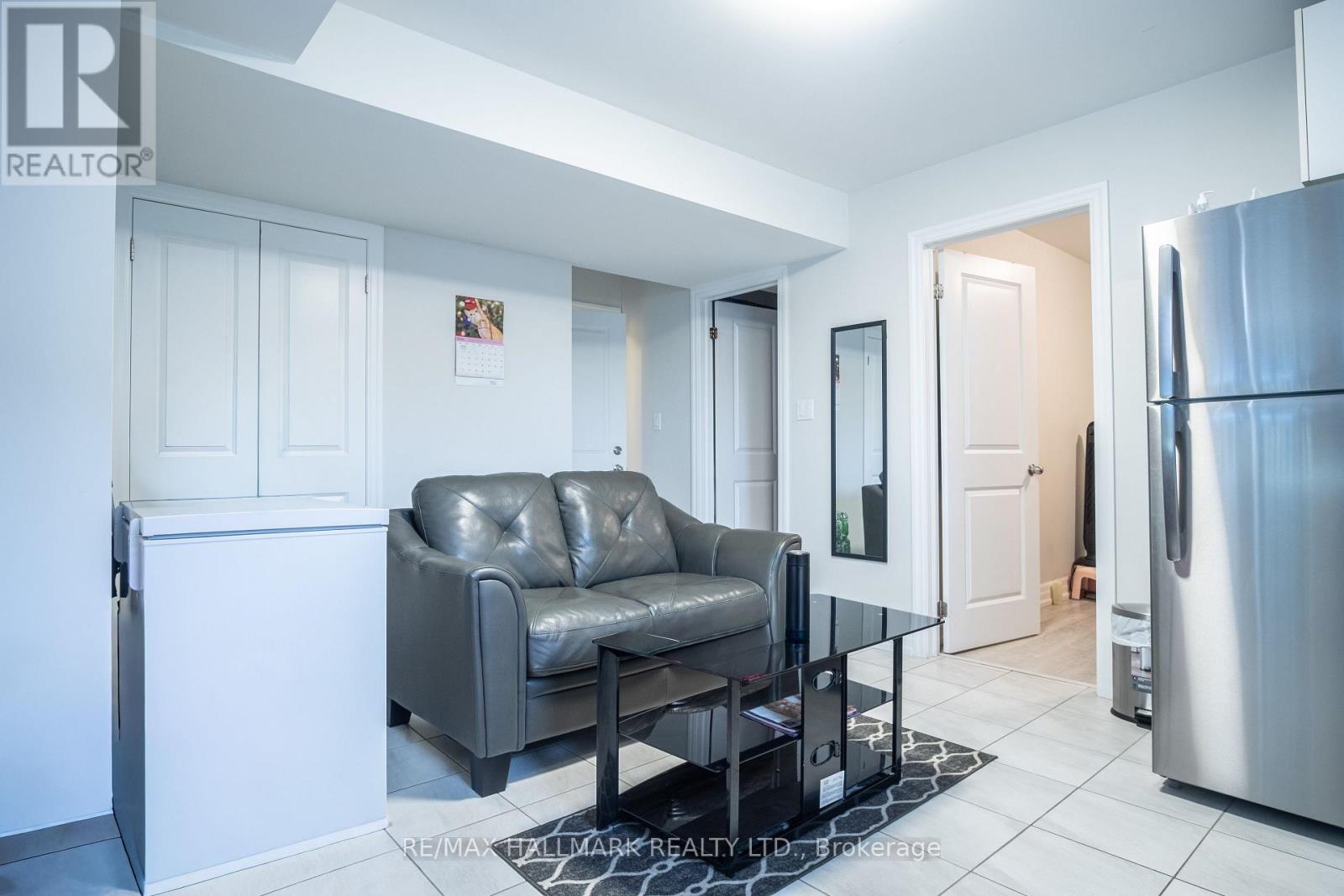 2 - 35 ROBERTA DRIVE, Toronto (Englemount-Lawrence), Ontario, M6A2J6 — Photo 3