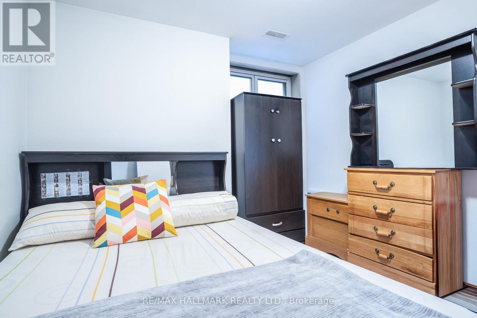 2 - 35 ROBERTA DRIVE, Toronto (Englemount-Lawrence), Ontario, M6A2J6 — Photo 6