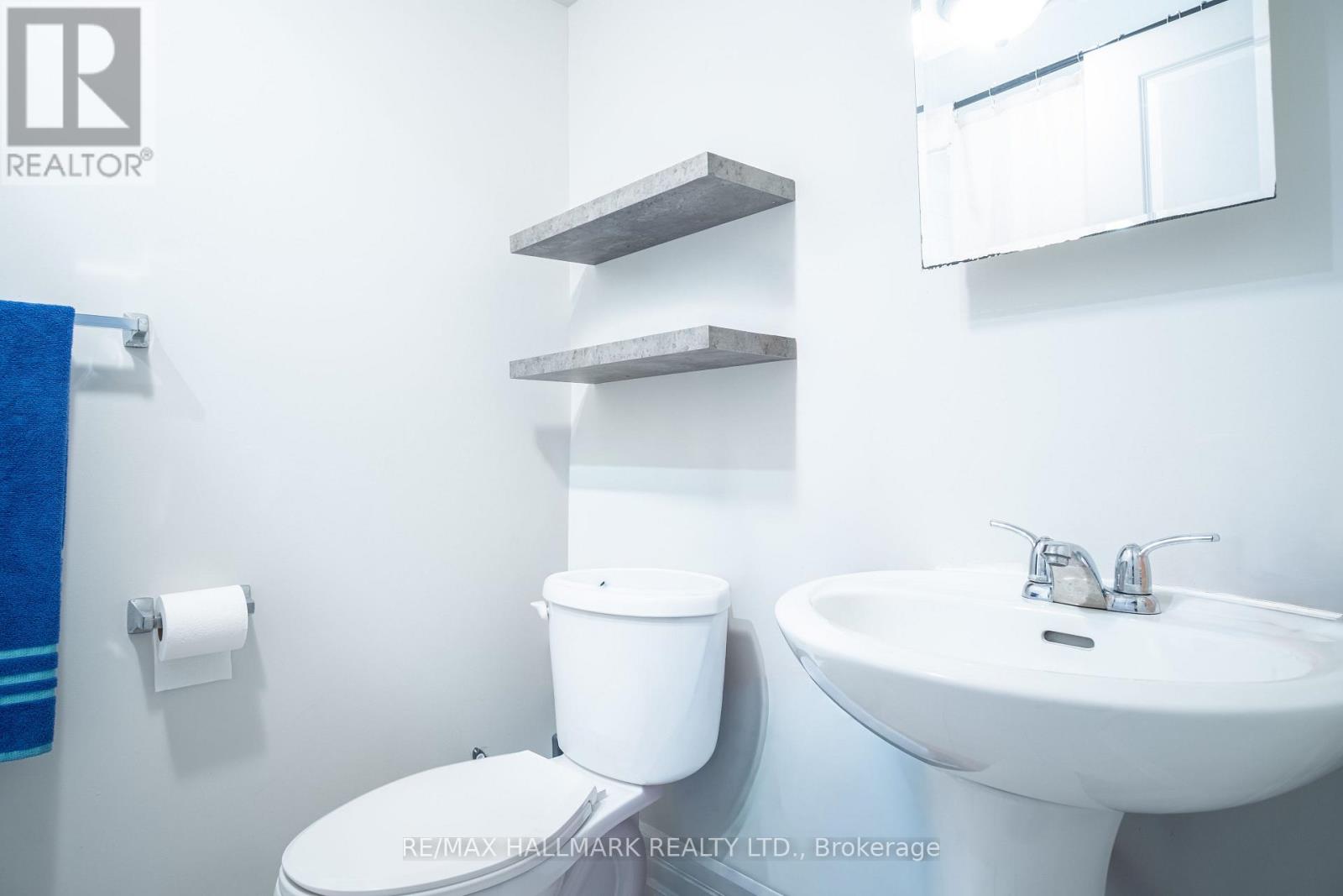 2 - 35 ROBERTA DRIVE, Toronto (Englemount-Lawrence), Ontario, M6A2J6 — Photo 7