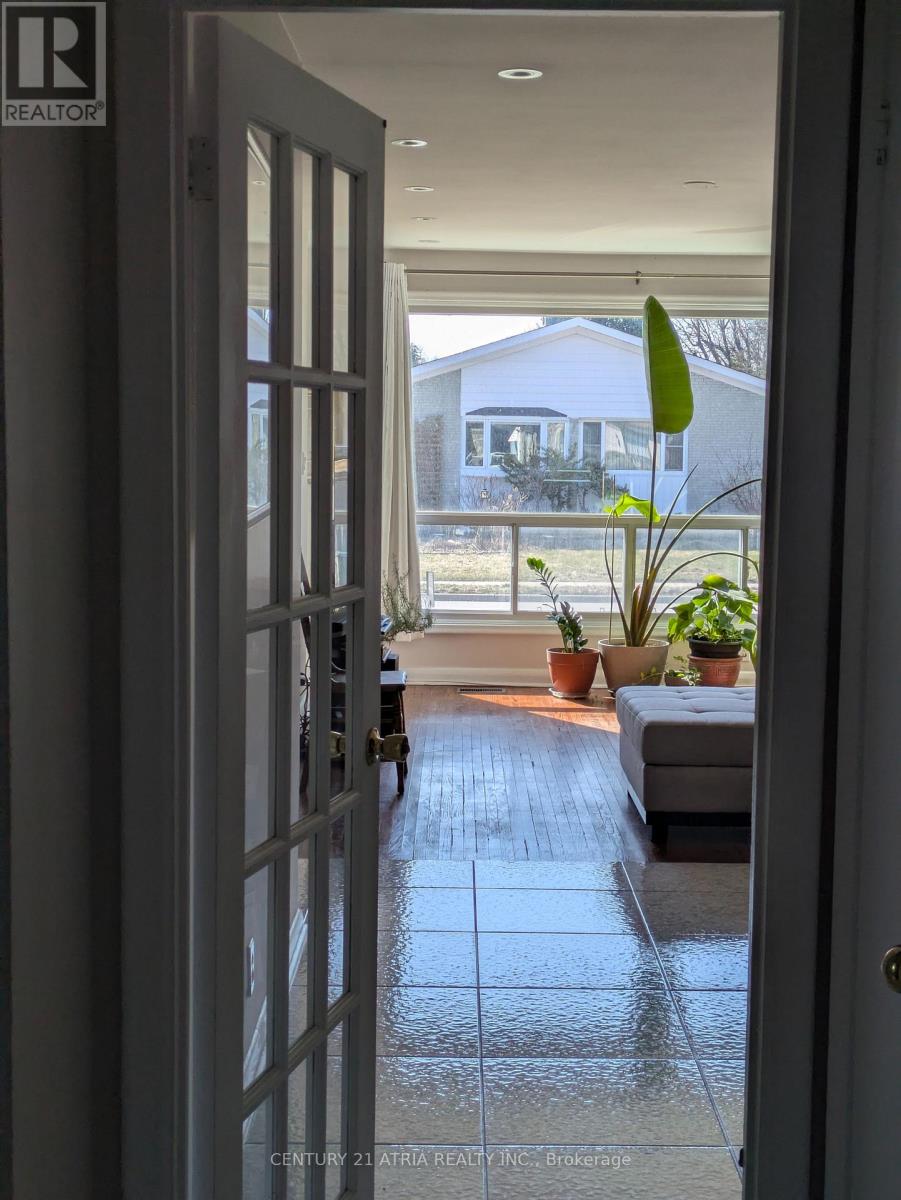 339 TAYLOR MILLS DRIVE N, Richmond Hill (Crosby), Ontario, L4C2T8 — Photo 2