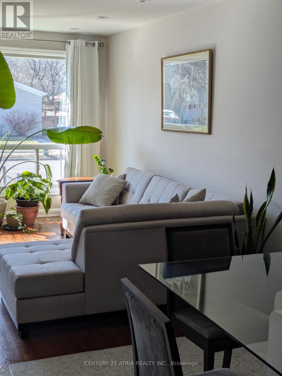 339 TAYLOR MILLS DRIVE N, Richmond Hill (Crosby), Ontario, L4C2T8 — Photo 3