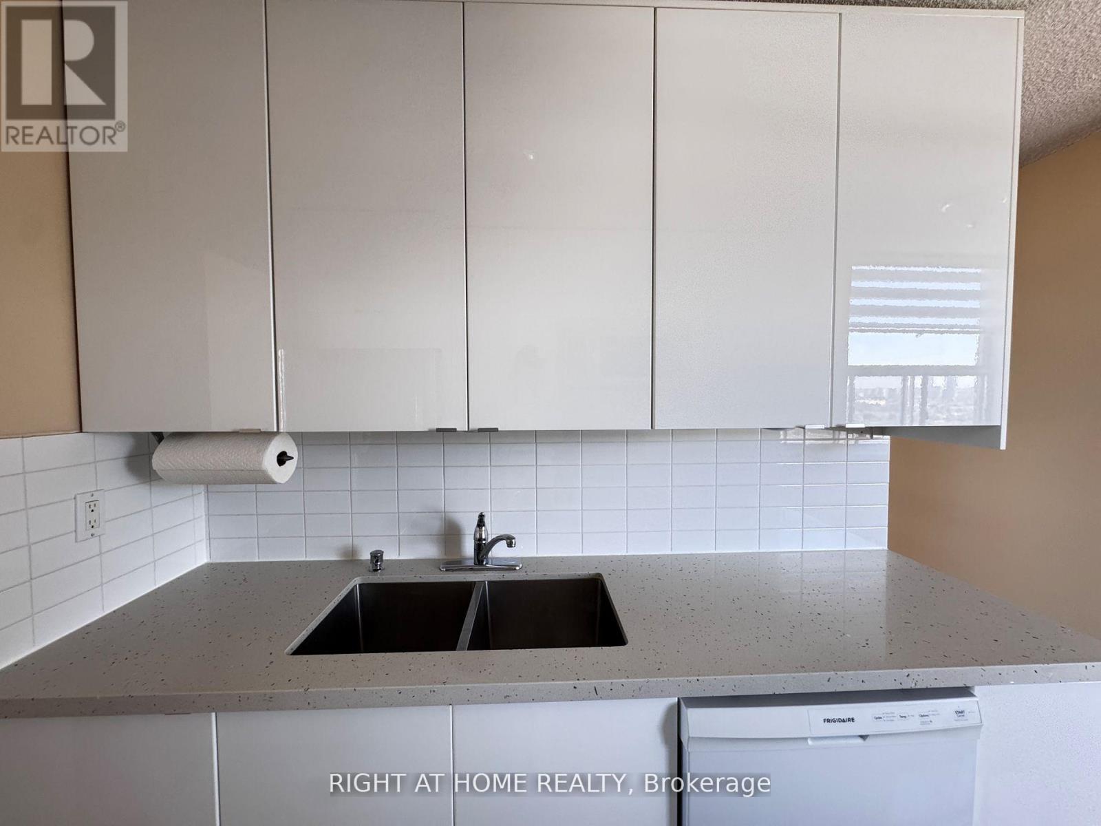 2104 - 205 HILDA AVENUE, Toronto (Newtonbrook West), Ontario, M2M4B1 — Photo 6