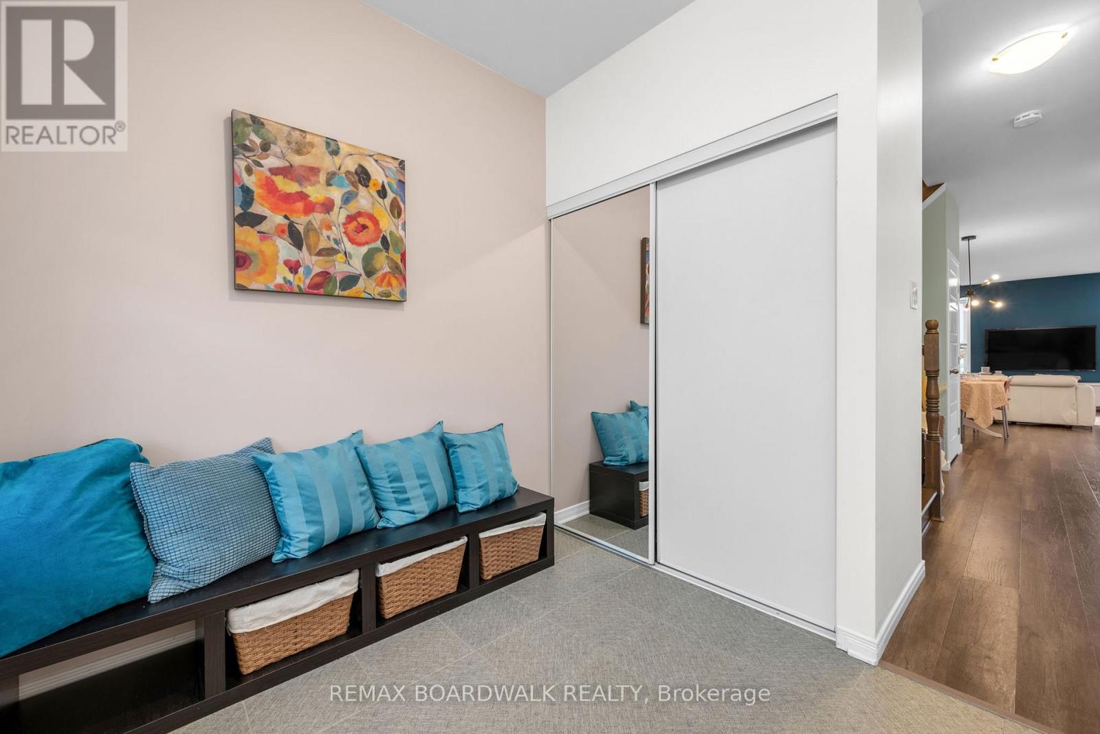 302 HALIBURTON HEIGHTS, Ottawa, Ontario, K2S1S3 — Photo 2