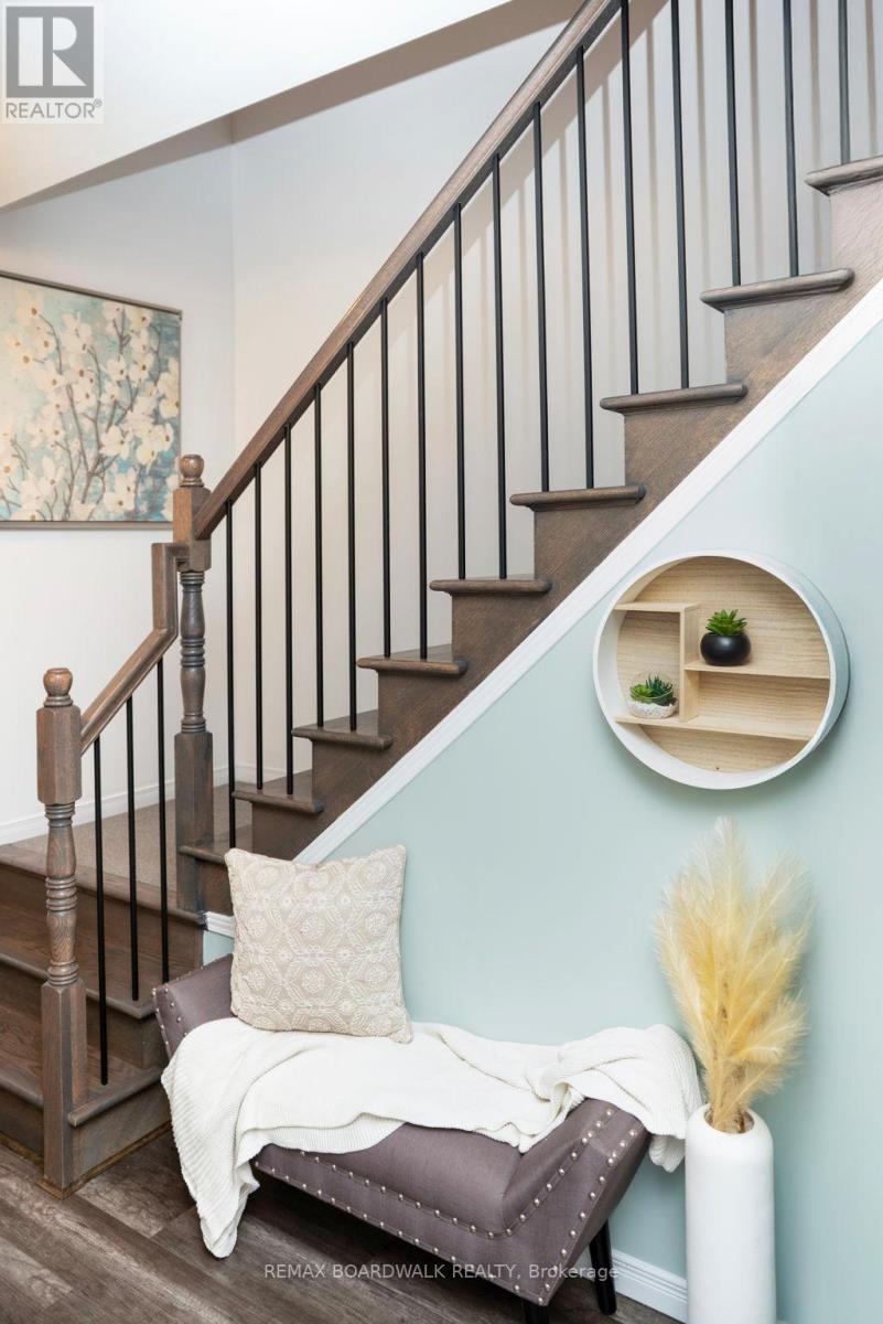 302 HALIBURTON HEIGHTS, Ottawa, Ontario, K2S1S3 — Photo 3