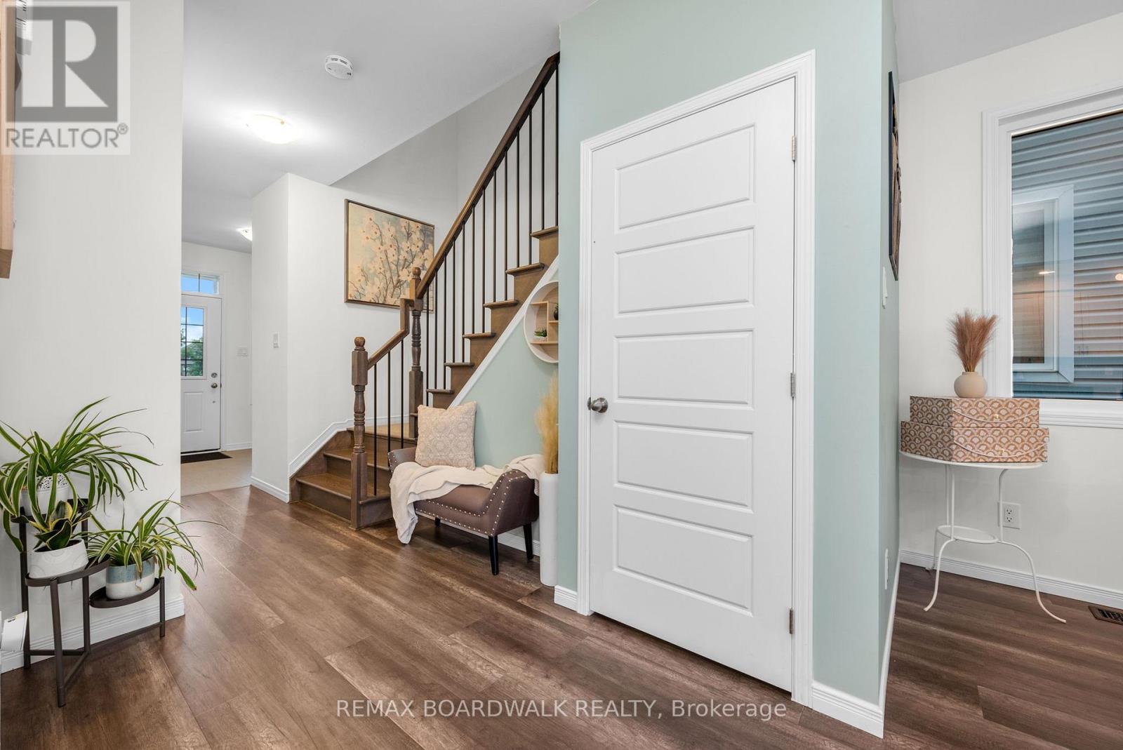 302 HALIBURTON HEIGHTS, Ottawa, Ontario, K2S1S3 — Photo 4