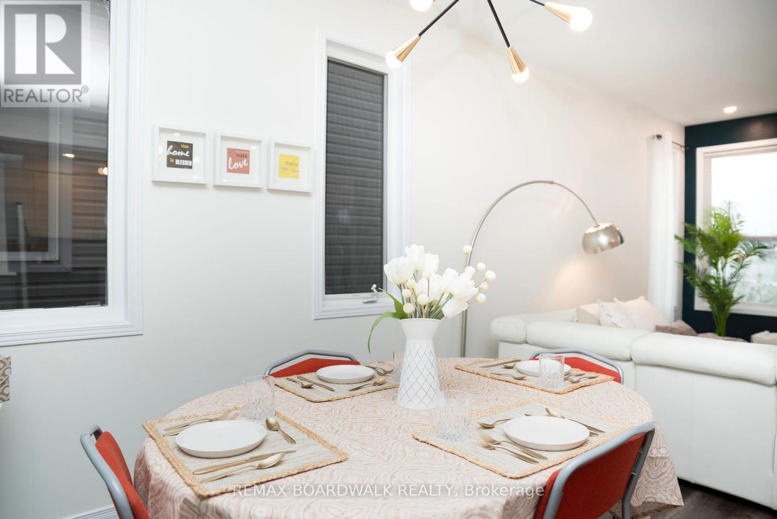 302 HALIBURTON HEIGHTS, Ottawa, Ontario, K2S1S3 — Photo 6