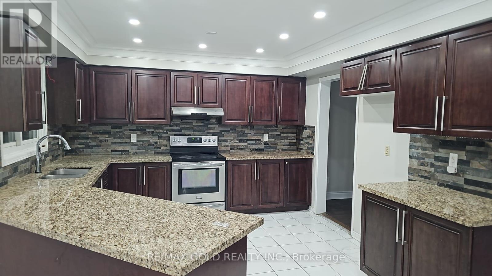 45 LIVINGSTON DRIVE, Caledon, Ontario, L7C1A1 — Photo 3