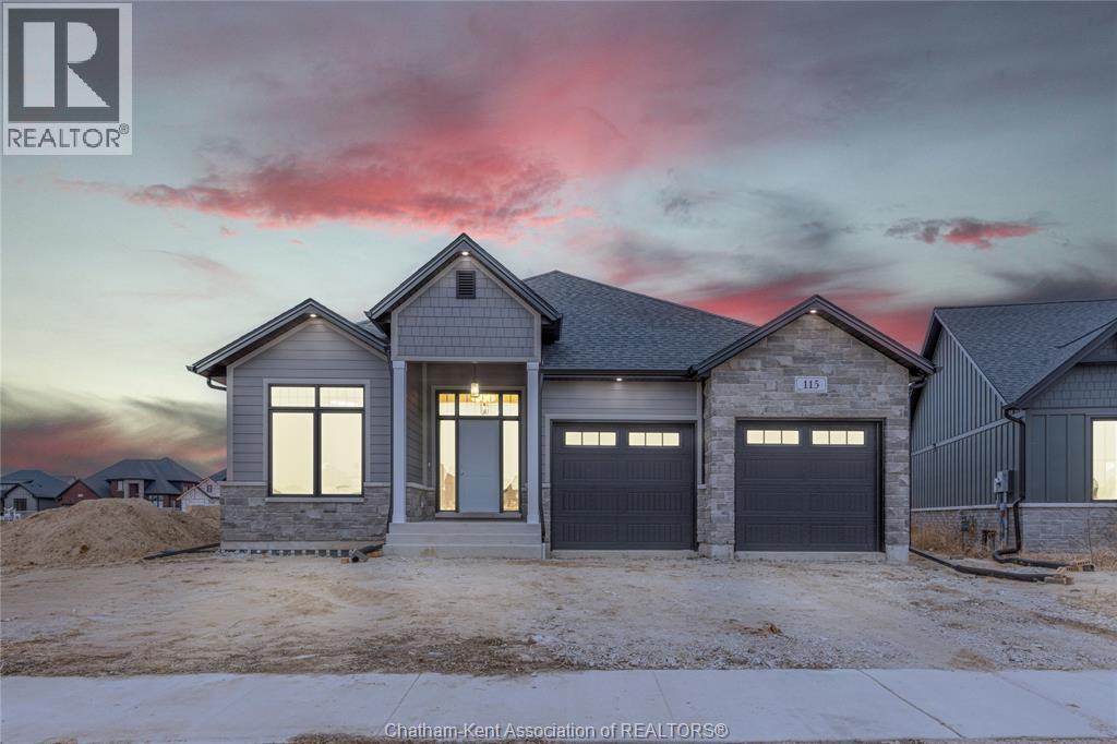 30 ROSEWOOD CRESCENT, Chatham, Ontario, N7M0V4 — Photo 4