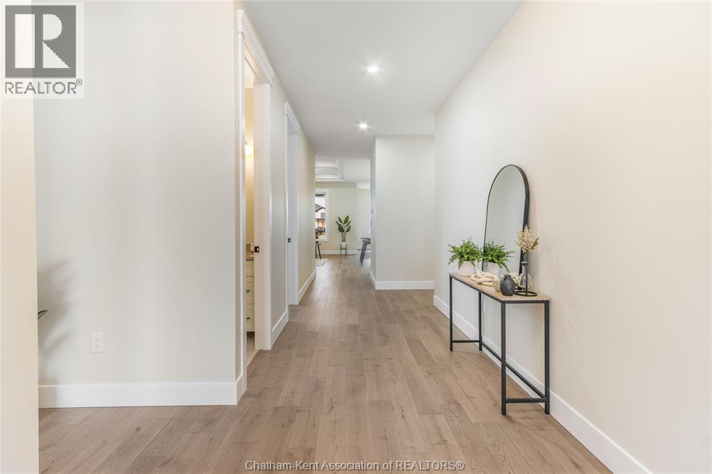 30 ROSEWOOD CRESCENT, Chatham, Ontario, N7M0V4 — Photo 9