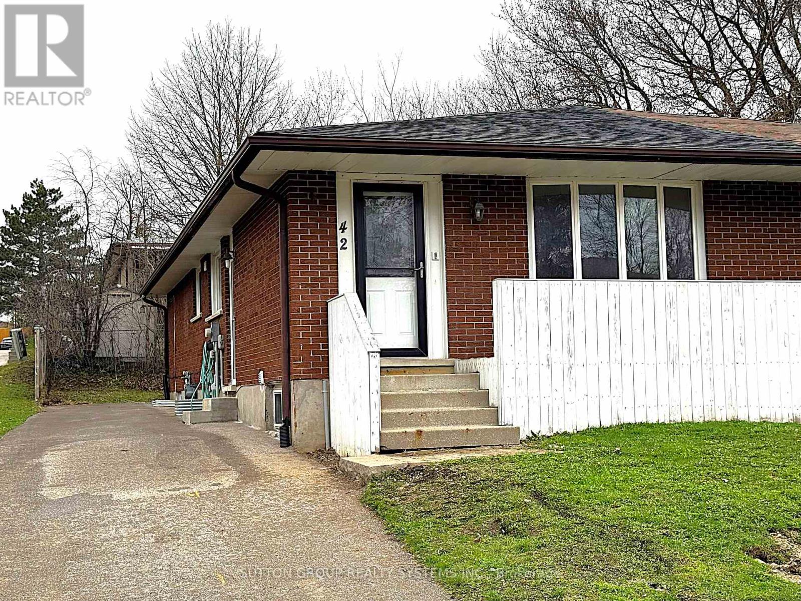 42 INGLESIDE DRIVE, Kitchener, Ontario, N2M2G8 — Photo 2