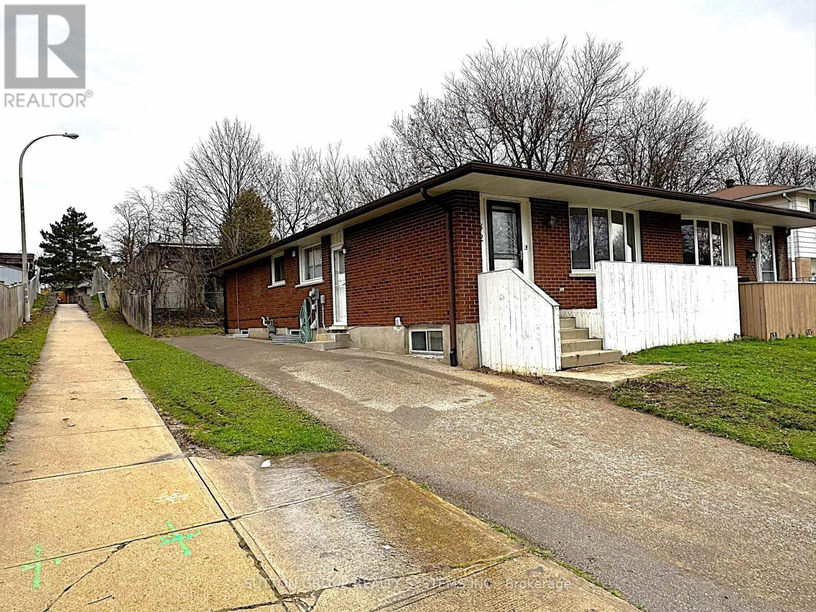 42 INGLESIDE DRIVE, Kitchener, Ontario, N2M2G8 — Photo 3