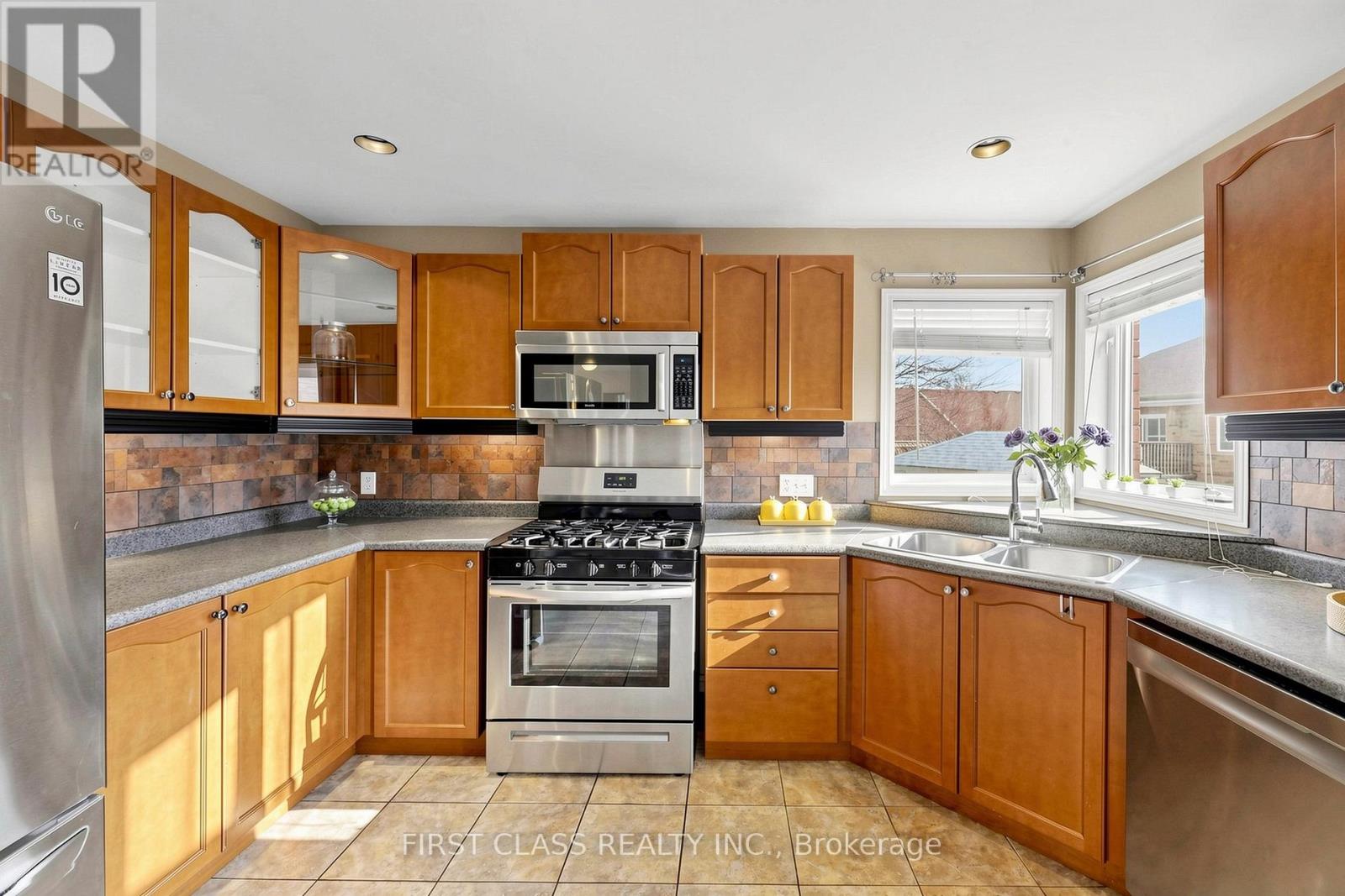 11 DIAMOND COURT, Hamilton (Mountview), Ontario, L9C7V5 — Photo 16