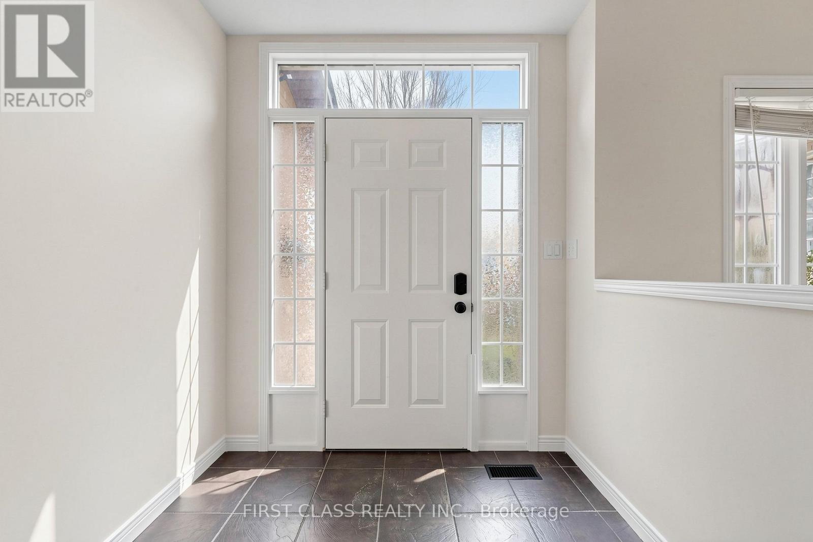 11 DIAMOND COURT, Hamilton (Mountview), Ontario, L9C7V5 — Photo 2