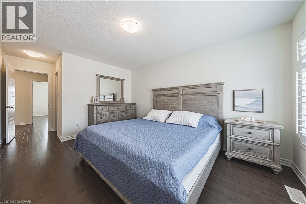 728 KENNEDY Circle W, Milton, Ontario, L9E1R9 — Photo 26